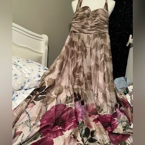 Beautiful chiffon backless floral Dress by Adrianna Papell:)👍🥰☝️🌹